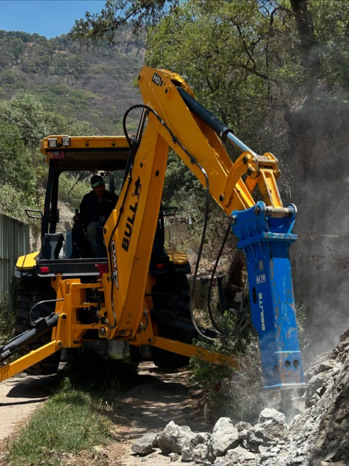 retroexcavadora bull / martillo beilite